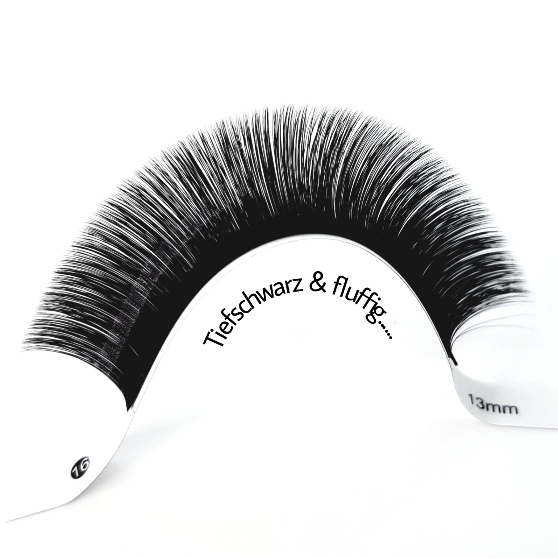 Easy Fan Lashes sind sogenannte Selbstfächernde Wimpern bei einer Wimpernverlängerung. Diese Wimpernextension sind tiefschwarze Volumen Wimpern und eignen sich für Volumentechnik und Megavolume.